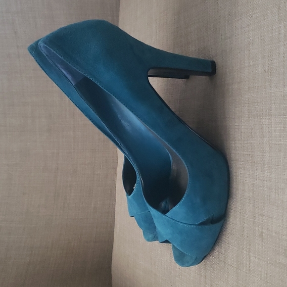 Beautiful heels! - Picture 2 of 5